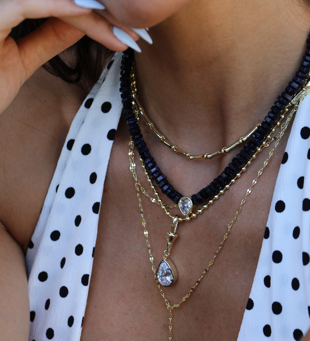 Collar Negro de Piedras Naturales con Zirconia